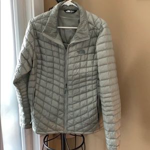 XL ladies jacket. Worn 4 a season. In great shape